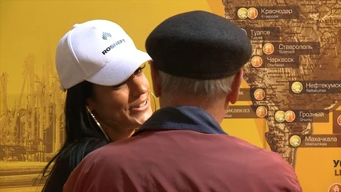 People at the presentation centre. 스톡 동영상 86921572