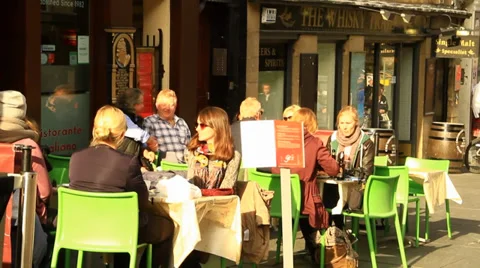 People In a Pub 스톡 동영상 39490502