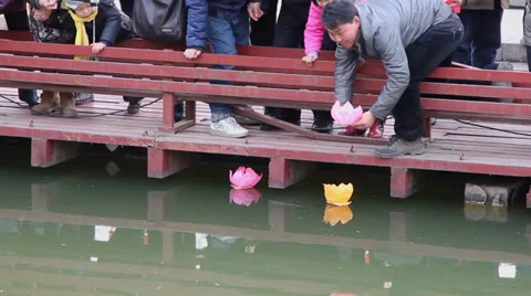 People put flower lighting into river to pray for good luck Stock Footage 34256598