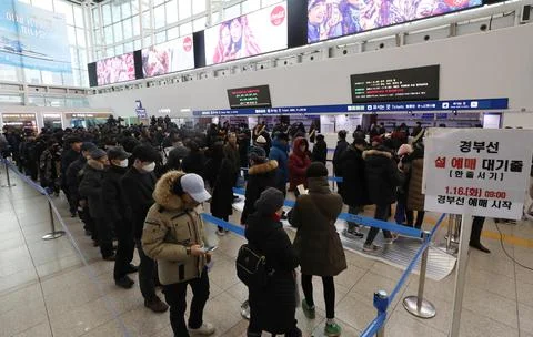 People queue for train tickets ahead of holiday, Seoul, Korea - 16 Jan 2018 Stock Photos