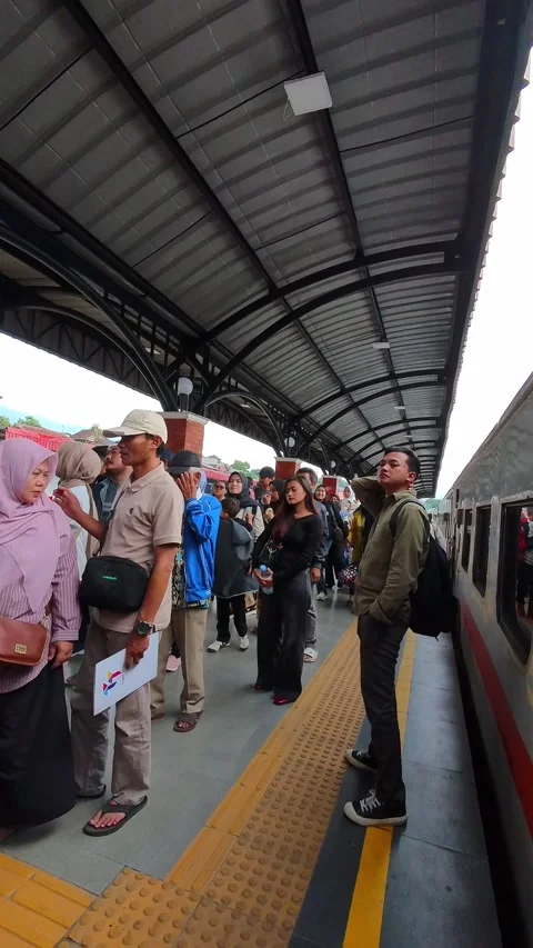People queuing to exit the Cicalengka train station. Stock Footage 318137312