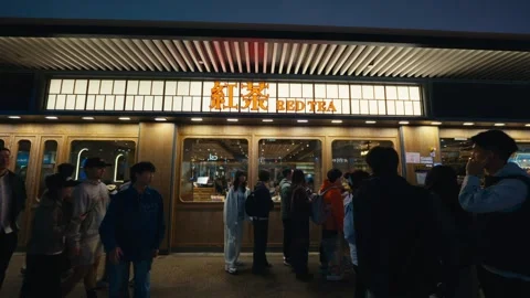 People Queuing in Front of a Cha Chaan Teng Hong Kong-style Cafe Diner in Stockbeeldmateriaal 332640158