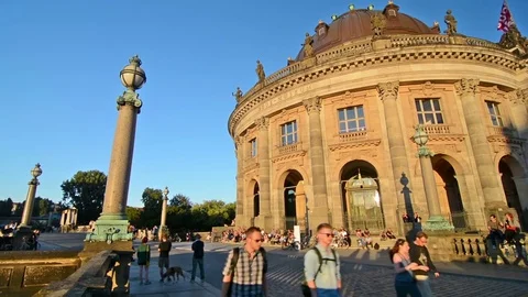People relaxing in front of the Bode Museum at sunset in Berlin, Germany Видео 81330343