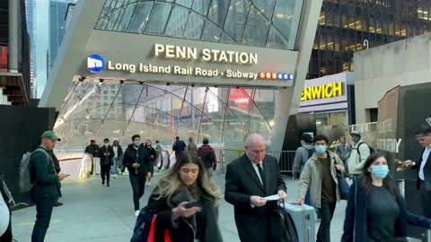 People return to work in New York City during Covid-19 Omicron pandemic Stock Footage 164667484