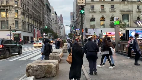 People return to work in New York City during Covid-19 Omicron pandemic Stock Footage 164667503