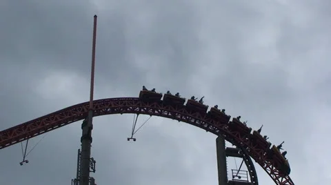 People ride on a roller coaster 库存影片 25301068
