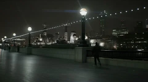 People on River Thames at night anamorphic flares 스톡 동영상 11368153