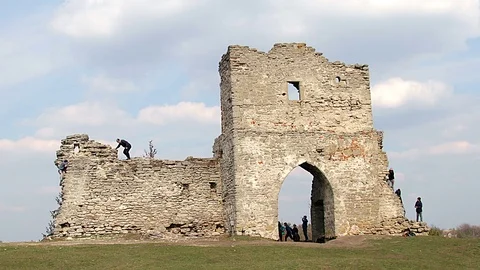People on the ruins Stock Footage 97716438