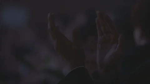 People at seminar applauding 스톡 동영상 100976207