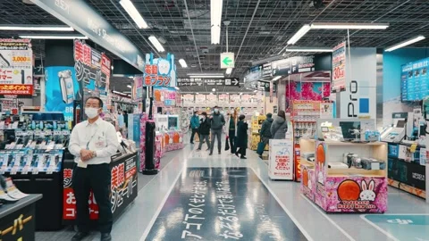 People shopping inside the Yodabashi Camera store in Akihabara in Tokyo, Japan Stockbeeldmateriaal 240628852