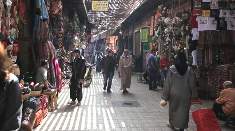 People shopping in a Souk in Marrakech, Morocco, Africa Video stock 5144666