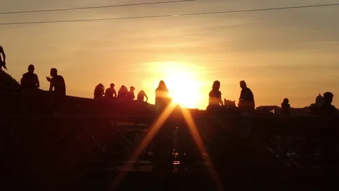People silhouette on the bridge 스톡 동영상 71273735