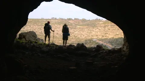People silhouettes in the cave 스톡 동영상 59348787