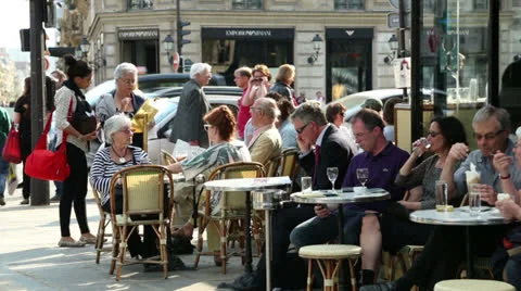 People sitting at paris cafe Vídeo Stock 24174356