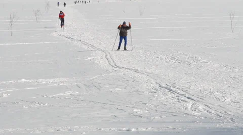 The people skiing in the winter Vidéo 36644823