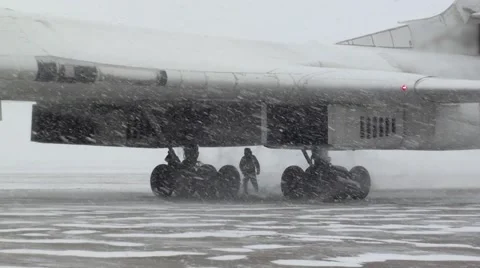 People in the snow under the plane Video stock 68618003