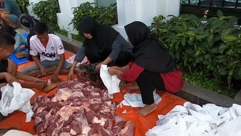 People sorting and packaging raw meat outdoors Stock Footage 279445624