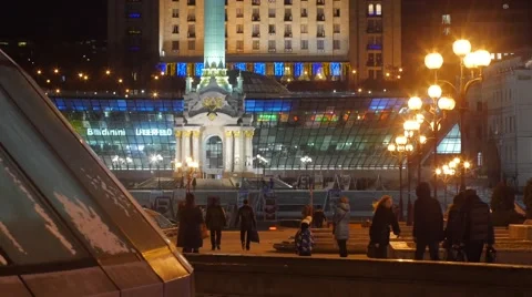 People Spend the Time at Independence Monument Kiev Brightly Illuminated Stock Footage 59131703