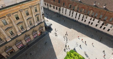 People on square Stock-Footage 107139150