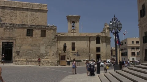 People in square opposite Upper Barraca Gardens, Valletta Stock Footage 85726840