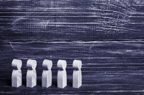 People stand in line. Concept of the queue, purchases. Wooden figures of peop Foto stock