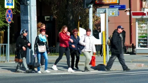 People stand then start walking on crossroad Stock Footage 100397199