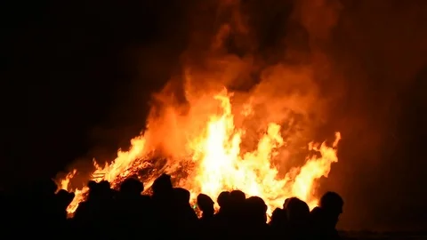 People standing around bonfire on guy fawkes night Stock Footage 75425412
