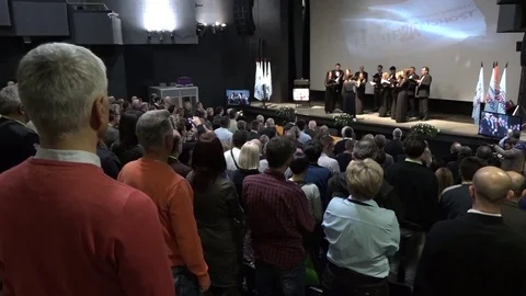 People standing in the hall Video stock 69994031