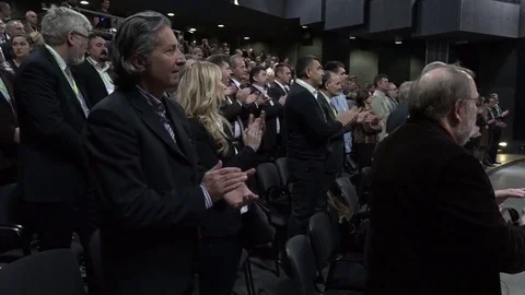 People standing in the hall 動画素材 69994233