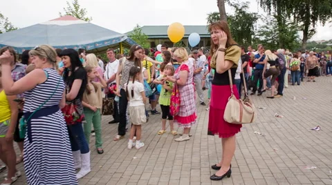 People Standing In Line Видео 51924727