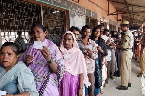 People standing in queue to vote during the 2004 Indian Loksabha elections... Stock Photos