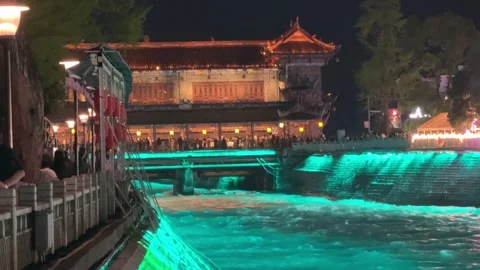 People strolling at night by Dujiangyan irrigation system Vídeos de archivo 307636498