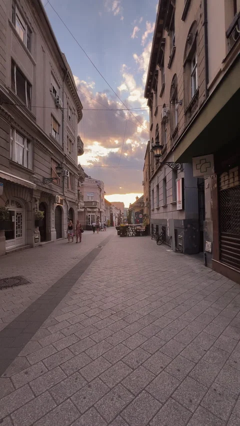 People strolling through Laze Telečkog Street, one of Novi Sad's best-known 库存影片 341324440