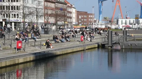 People in the sun Video stock 62931489