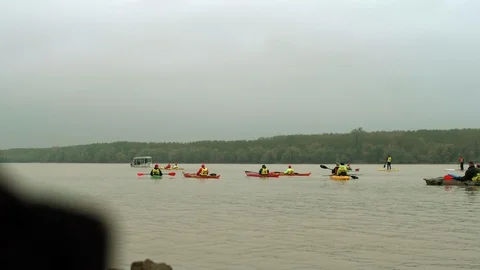People supping by canoes Video stock 112429739