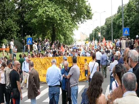 People take part to demonstration in Milan, Italy Vidéo 76079584