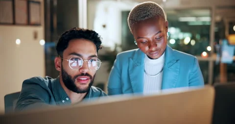 People, talking and team with computer in business, troubleshooting and Stock-Footage 336308164