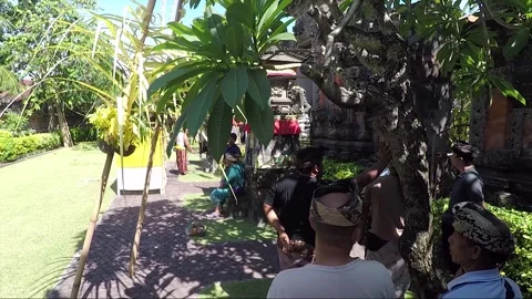 People in the Traditional Temple Outer Courtyard, Kuta, Bali, Indonesia 库存影片 304549133