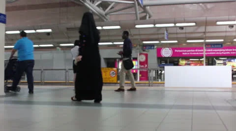 People in train station Video stock 24856696