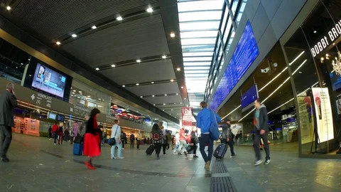 People in a train station in Vienna Stock-Footage 72148316