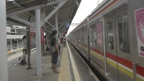 People On Train Station  Waiting For The Arrival 스톡 동영상 224832572