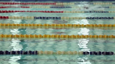 People training in swimming pool Vidéo 89802946