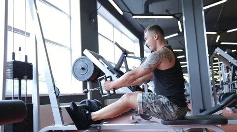 People training, working out, exercising in gym and fitness club Vidéo 66432564