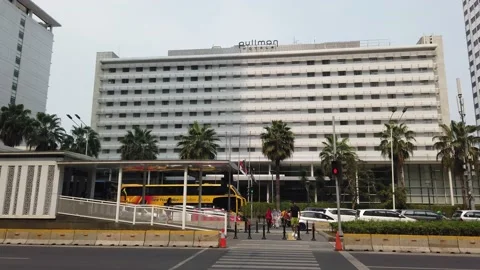 People Using Pelican Crossing at Thamrin Street in Front of Pullman Hotel Video stock 132075908