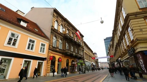 People using Trams in Zagreb, Croatia. Stock-Footage 119091165