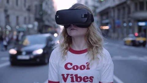 People using vr headset outside Видео 75585565