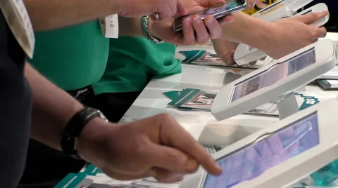 People using white tablets Vídeos de archivo 63616806