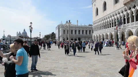 People in venice Видео 22751058