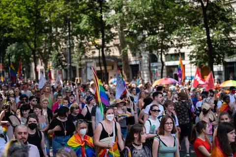People at Vienna Pride on Wiener Ringstrasse Stock Photos