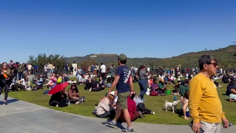 People View the 2024 Solar Eclipse at Griffith Observatory in Los Angeles 動画素材 271395299
